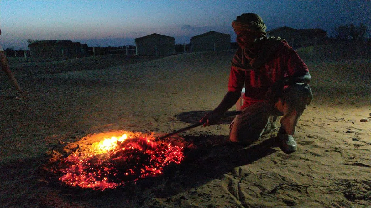 Fuego Campamento en El Sáhara Ruta Túnez